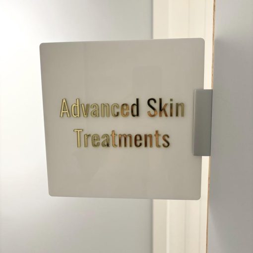 Çift Taraflı Akrilik Koridor Tabelası | Klinik, Salon ve Stüdyolar İçin