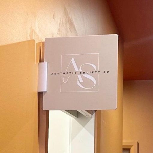 Çift Taraflı Akrilik Koridor Tabelası | Klinik, Salon ve Stüdyolar İçin - Görsel 3